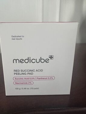 Medicube Red Succinic Acid Peeling Pad